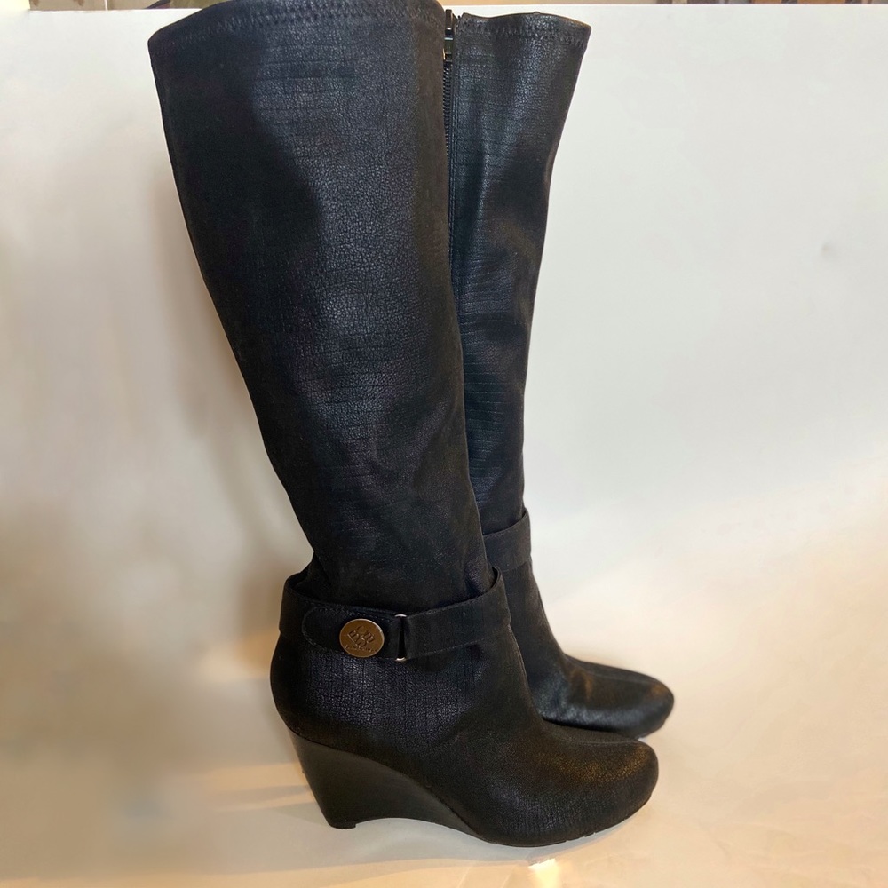 BCBG black boots wedge heeled